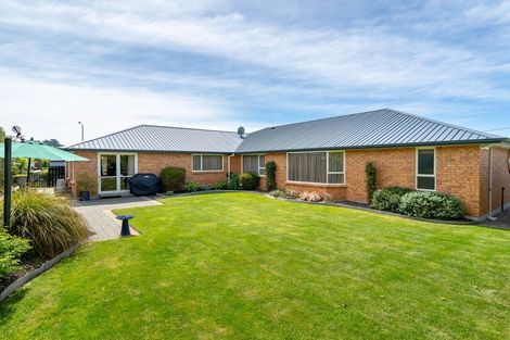 Photo of property in 2 Sunninghurst Drive, Fairfield, Dunedin, 9018