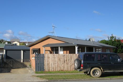 Photo of property in 88 Queens Road, Waikanae Beach, Waikanae, 5036