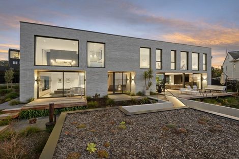 Photo of property in 32 Mount Pleasant Road, Mount Pleasant, Christchurch, 8081