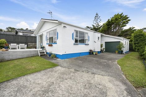 Photo of property in 11 Camrose Grove, Kingston, Wellington, 6021