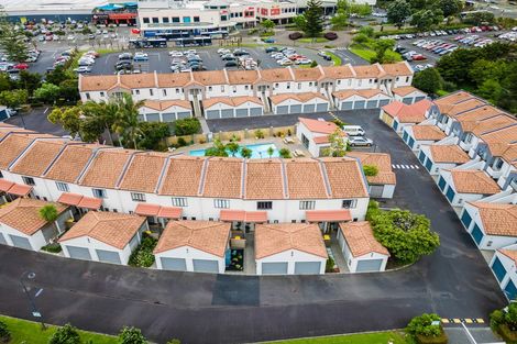 Photo of property in 3/21 Armoy Drive, East Tamaki, Auckland, 2016