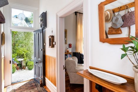 Photo of property in 1 Seaview Terrace, Bluff Hill, Napier, 4110