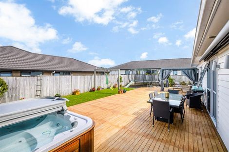 Photo of property in 16 Walter Ruddock Avenue, Kumeu, 0810