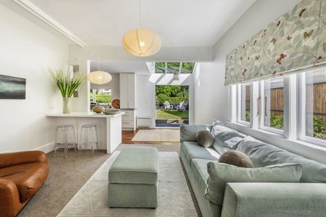 Photo of property in 8 Glen Road, Kelburn, Wellington, 6012