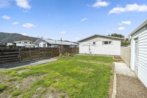Photo of property in 18 Stockdale Street, Wainuiomata, Lower Hutt, 5014