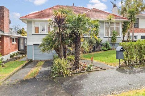 Photo of property in 25 Lynbrooke Avenue, Blockhouse Bay, Auckland, 0600