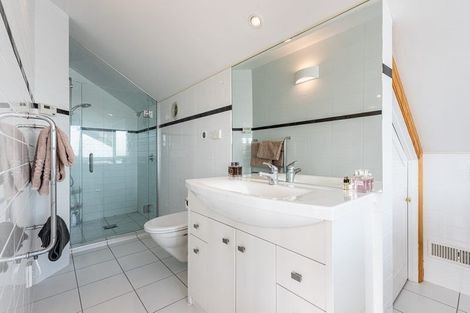 Photo of property in 5-7 Mahoe Street, Eastbourne, Lower Hutt, 5013