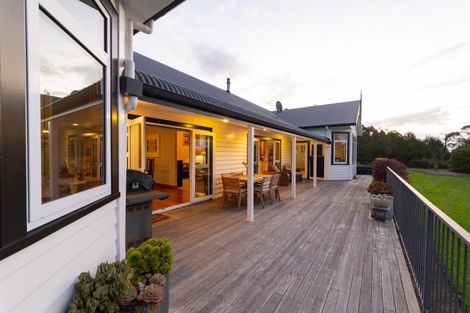 Photo of property in 122 Pahiatua Aokautere Road, Aokautere, Palmerston North, 4471