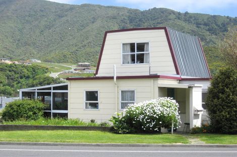 Photo of property in 49h Auckland Street, Picton, 7220