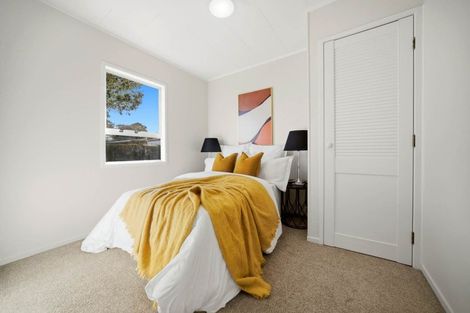 Photo of property in 12 Quincey Place, Massey, Auckland, 0614