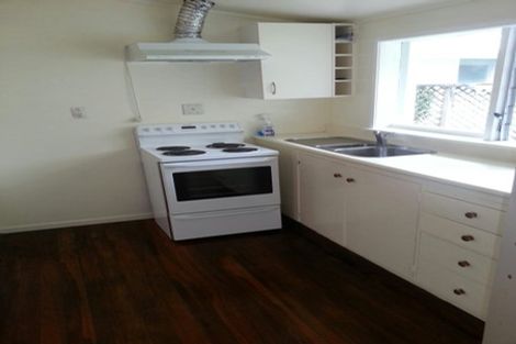 Photo of property in 2/2 Lansdowne Street, Bayswater, Auckland, 0622