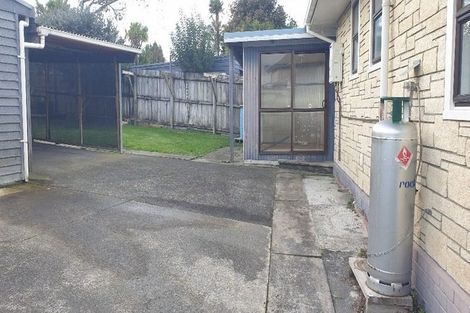 Photo of property in 33 Strid Road, Te Atatu South, Auckland, 0610