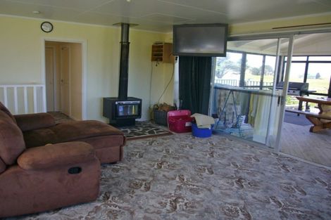 Photo of property in 65 Seaview Road, Cable Bay, 0420