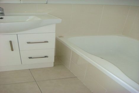 Photo of property in 5b Henry Street, Avondale, Auckland, 1026