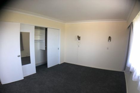 Photo of property in 61 Raleigh Road, Northcote, Auckland, 0627