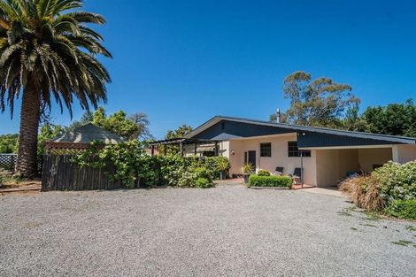 Photo of property in 72 Timaru Road, Waimate, 7924