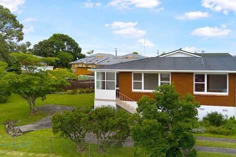 Photo of property in 2/7 Windermere Crescent, Blockhouse Bay, Auckland, 0600