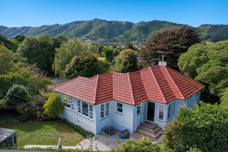 Photo of property in 2 Kohekohe Road, Waikanae, 5036