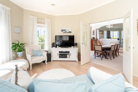 Photo of property in 2 Derry Hill, Churton Park, Wellington, 6037