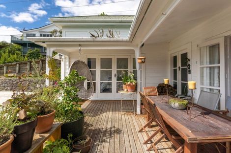 Photo of property in 14 Broadway, Picton, 7220