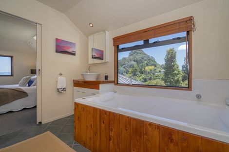 Photo of property in 5 Tirinui Crescent, Tairua, 3508