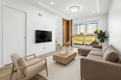 Photo of property in 2a Feasegate Street, Manurewa, Auckland, 2102