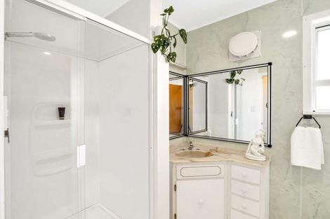 Photo of property in 53 Hartley Terrace, Massey, Auckland, 0614