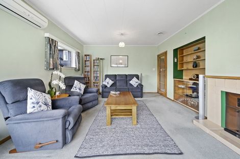 Photo of property in 25 Mexted Terrace, Tawa, Wellington, 5028