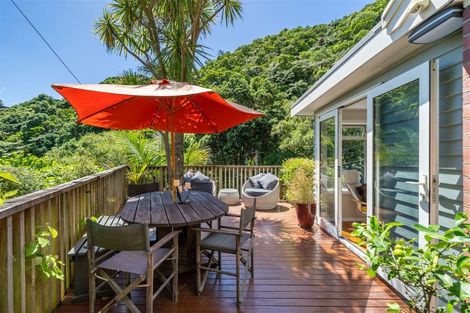 Photo of property in 3 Waitohu Road, York Bay, Lower Hutt, 5013