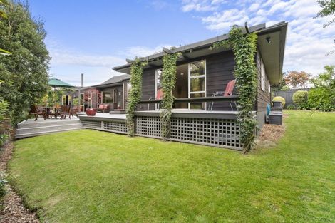 Photo of property in 18 Clifton Terrace, Fitzherbert, Palmerston North, 4410