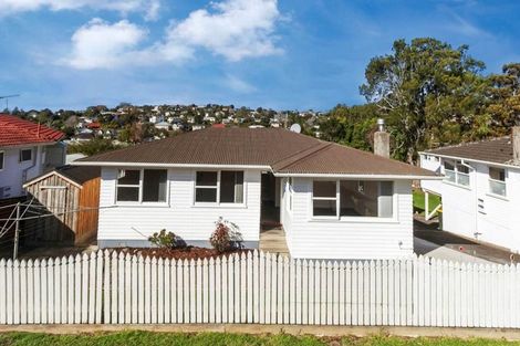 Photo of property in 37 Compton Street, Hillcrest, Auckland, 0627