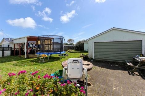 Photo of property in 21 Turakina Street, Merrilands, New Plymouth, 4312
