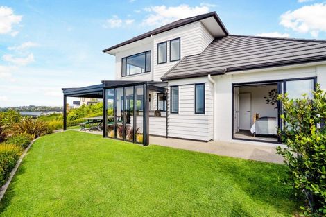 Photo of property in 69 Maka Terrace, Orewa, 0931
