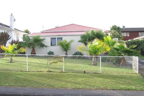 Photo of property in 18 Coniston Avenue, Te Atatu South, Auckland, 0610