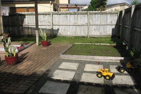 Photo of property in 33 Puma Drive, Golflands, Auckland, 2013