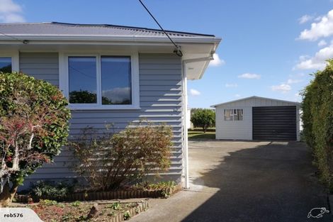 Photo of property in 10 Peters Avenue, Cloverlea, Palmerston North, 4412