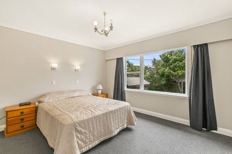 Photo of property in 52 Kenmore Street, Newlands, Wellington, 6037