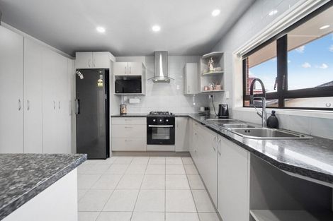 Photo of property in 3 Mckean Avenue, Manurewa, Auckland, 2102