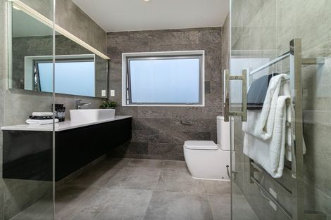 Photo of property in 144 East Coast Road, Forrest Hill, Auckland, 0620