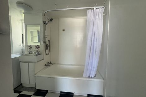 Photo of property in Churchill Flats, 213 The Terrace, Wellington Central, Wellington, 6011