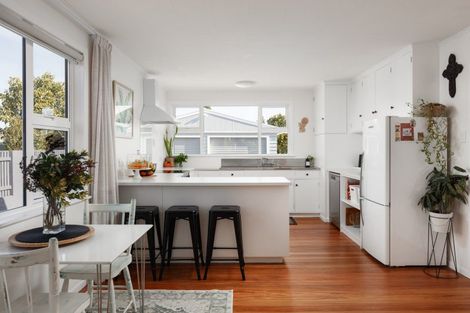 Photo of property in 10 Leon Street, Riverdale, Gisborne, 4010