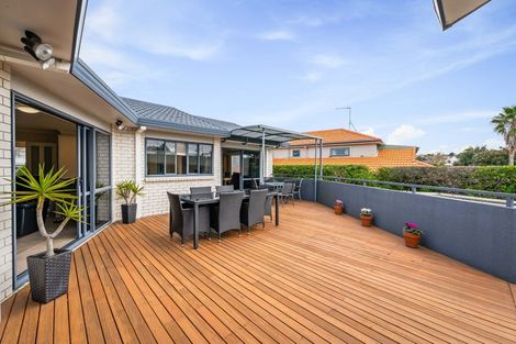 Photo of property in 72 Marina View Drive, West Harbour, Auckland, 0618