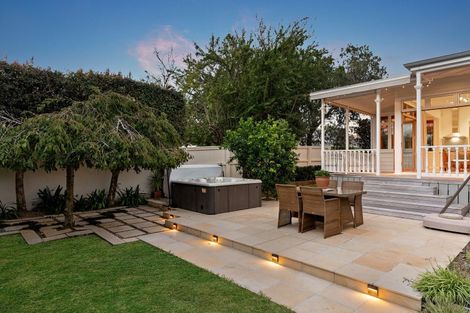 Photo of property in 32 Clarence Road, Northcote Point, Auckland, 0627