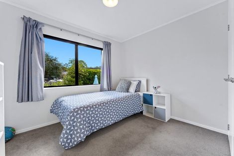 Photo of property in 2/13 Heather Place, Sunnynook, Auckland, 0620