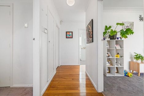 Photo of property in 27 Fairdene Avenue, Henderson, Auckland, 0610