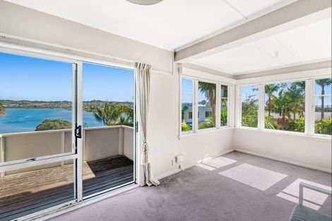 Photo of property in 40 Pohutukawa Avenue, Red Beach, 0932