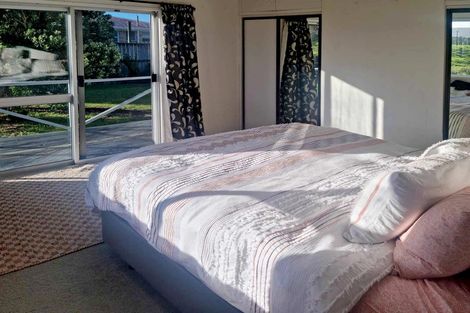 Photo of property in 25 Pyle Road West, One Tree Point, 0118