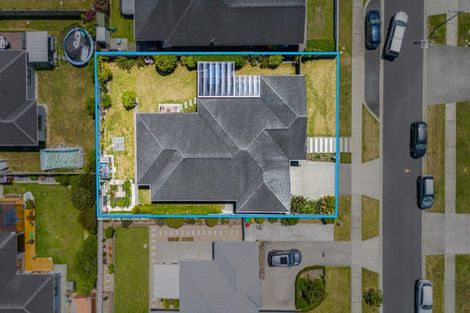 Photo of property in 17 Larmer Drive, Kumeu, 0810