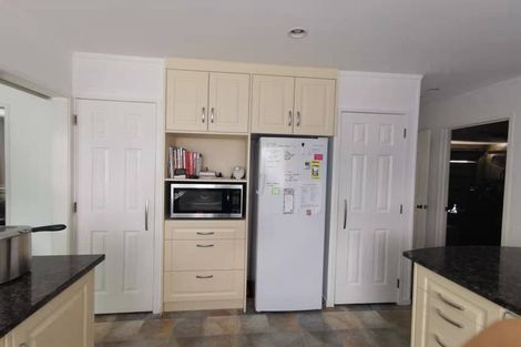 Photo of property in 4 Fieldstone Court, Northpark, Auckland, 2013