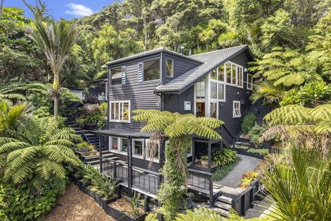 Photo of property in 27 Scenic Drive, Titirangi, Auckland, 0604